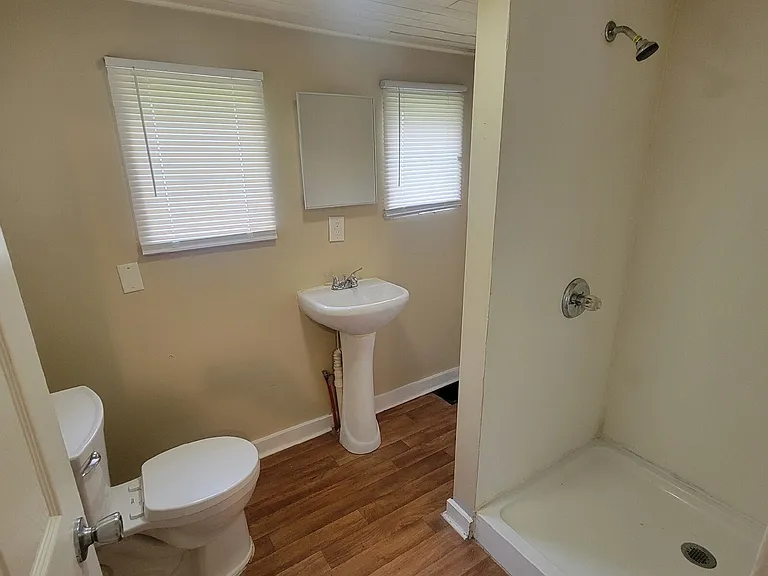 1332 W Lee St — Photo 2