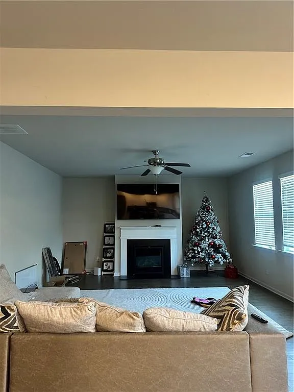 4 bed, 2.5 bath, 3106 sqft, $2,600 — Photo 4