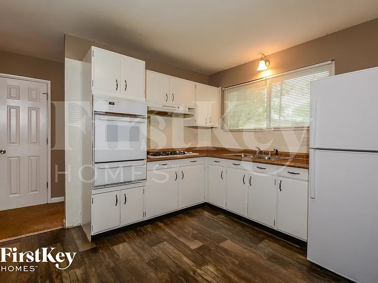 400 Humes Ln — Photo 7