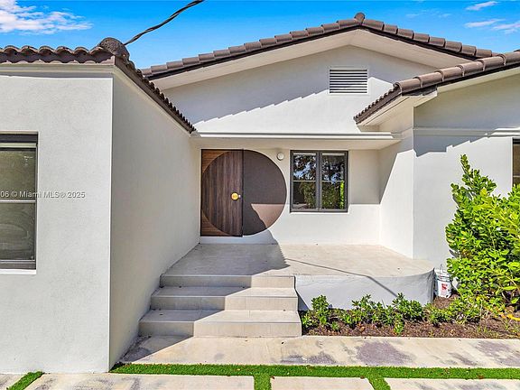 2nd image of 1323 Cleveland Rd