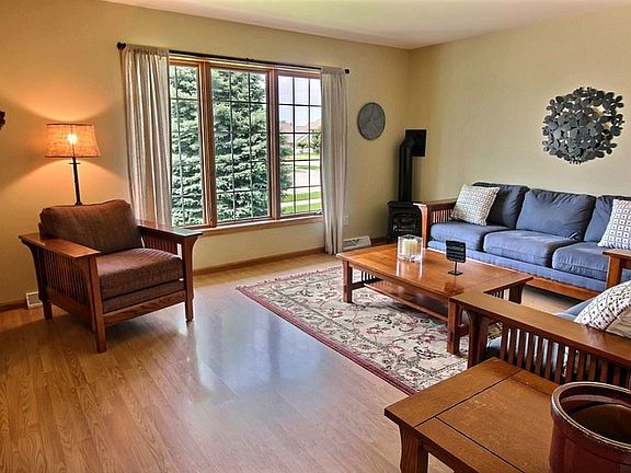 4th image of 816 Drumlin Dr