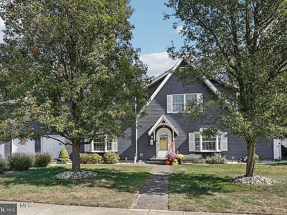 3rd image of 23 Maiden Ln