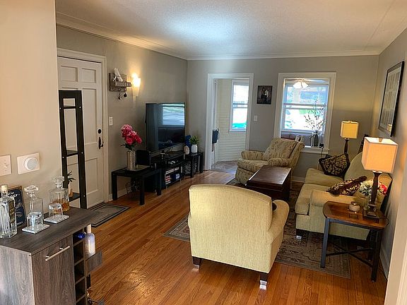 5th image of 4936 Walnut St APT 1S