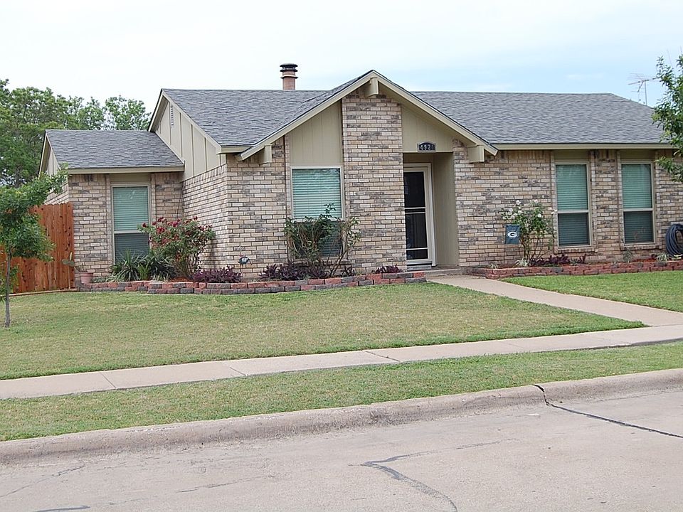 2nd image of 4921 Walker Dr