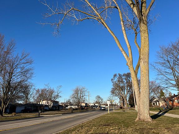 5th image of 17239 W Thirteen Mile Rd