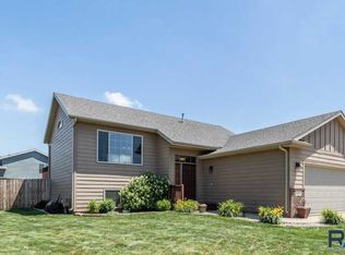 5800 W Bream Ct, Sioux Falls, SD 57107