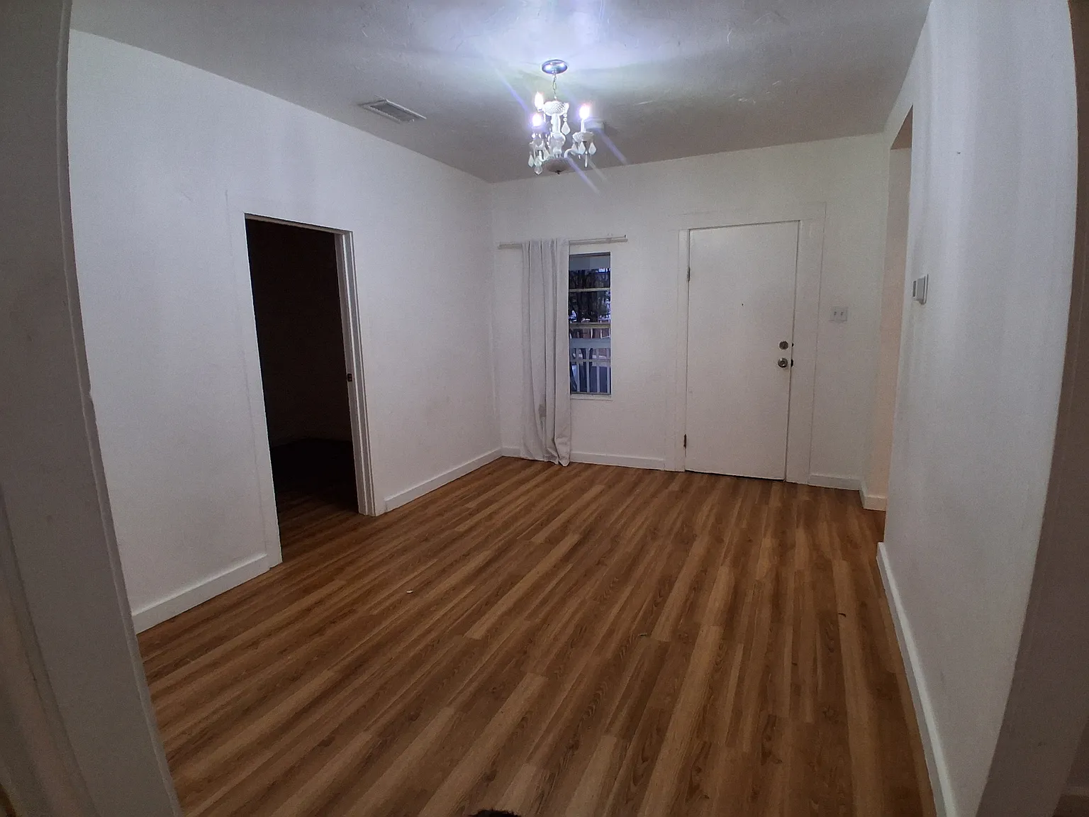 3 bed, 800 sqft, $2,100 — Photo 4