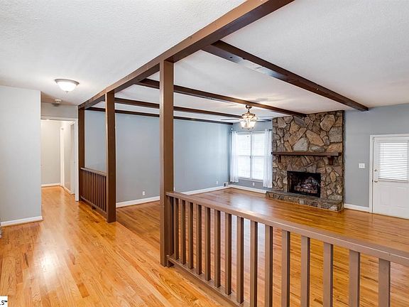 4th image of 38 Dewridge Ct