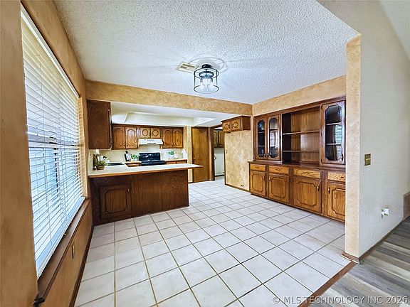 5th image of 1913 Red Bud Ct