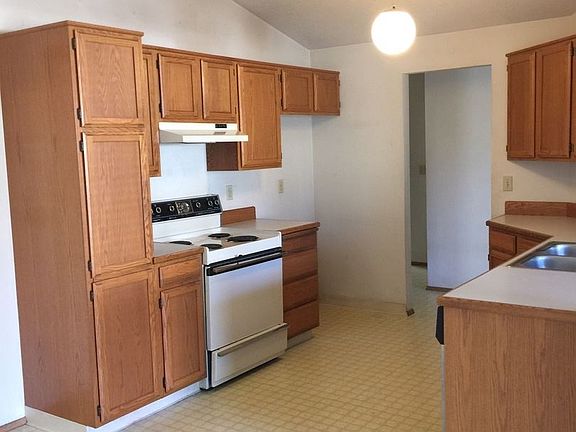 5th image of 2820 NE 84th St