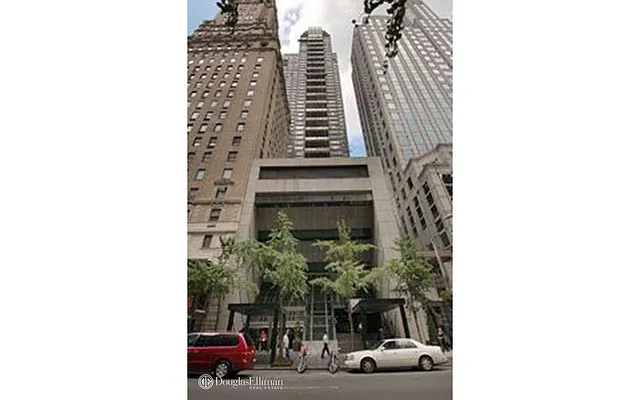 Rented by Douglas Elliman | media 22