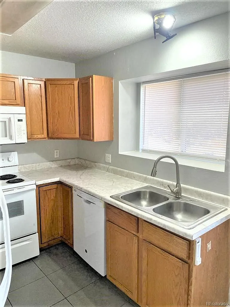 Studio, 1102 sqft, $1,950 — Photo 2