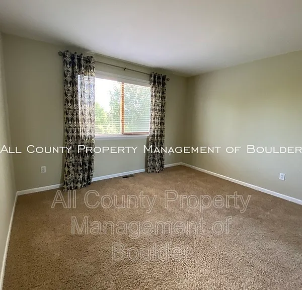 1452 Zinnia Cir — Photo 27