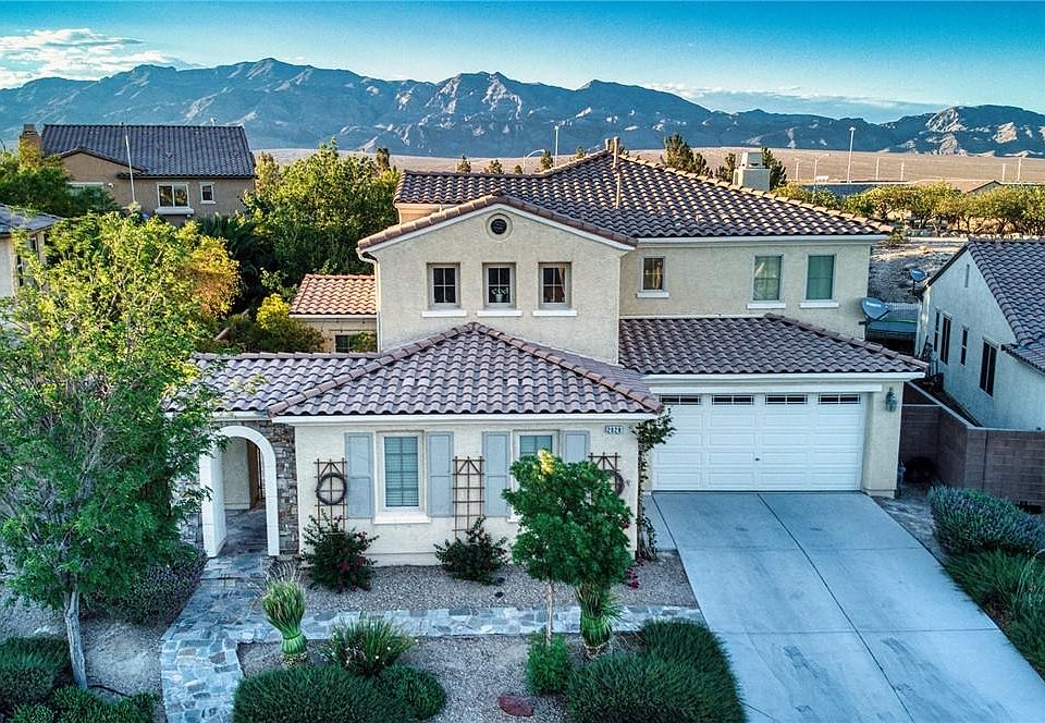 1st image of 2028 Royal Gardens Pl