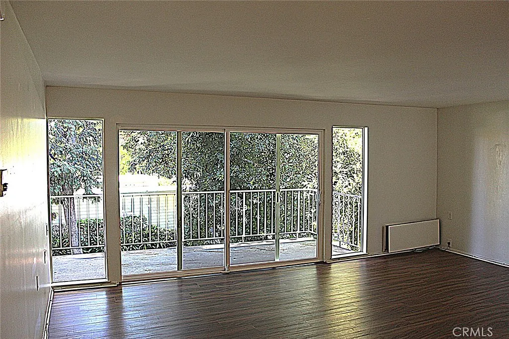 2 bed, 1010 sqft, $2,600 — Photo 4