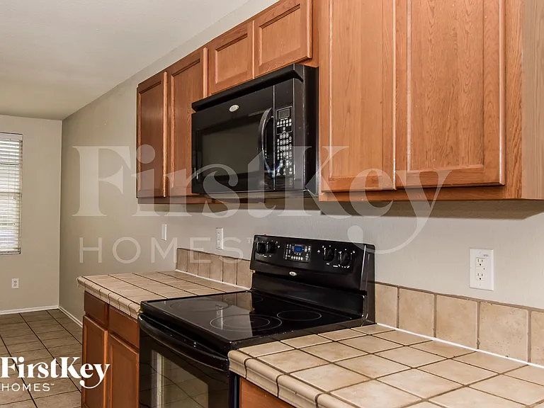 609 Rosemary Dr — Photo 8