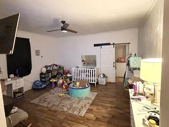 4th image of 202 Harmon St