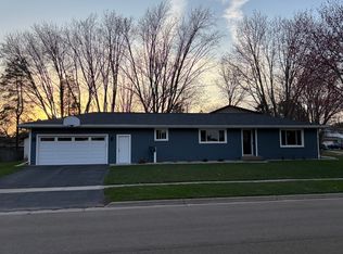 811 Spahn Dr, Waunakee, WI 53597