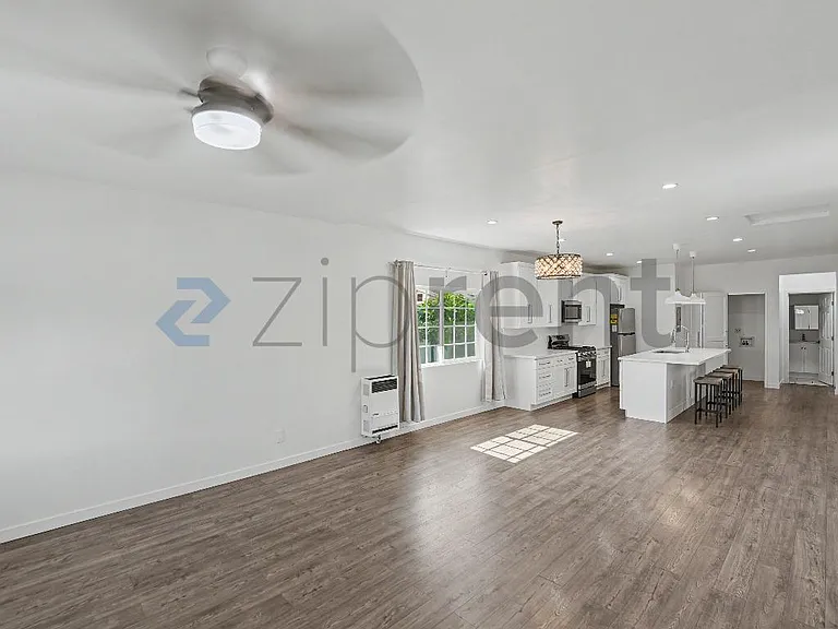 1659 E 61st St — Photo 7