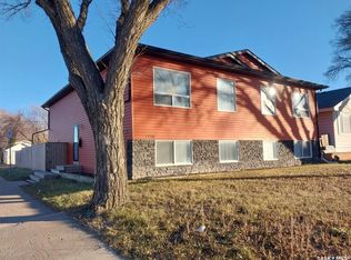 1736 C AVENUE N, Saskatoon, SK S7L 1L7