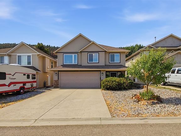 3rd image of 1907 Snowberry Cres