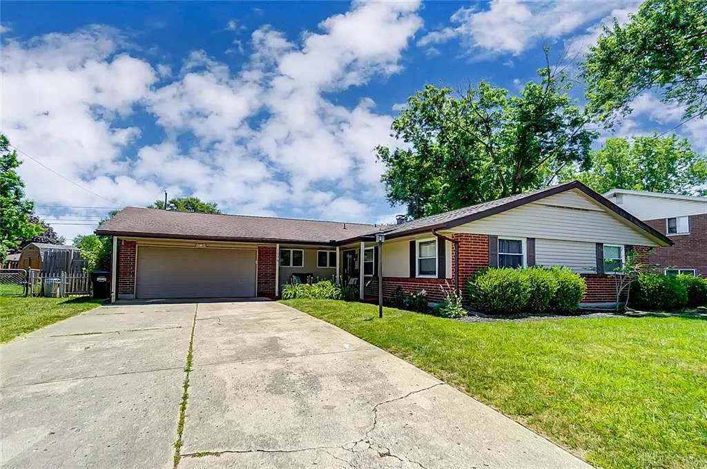 1008 Heathwood Dr photo 1