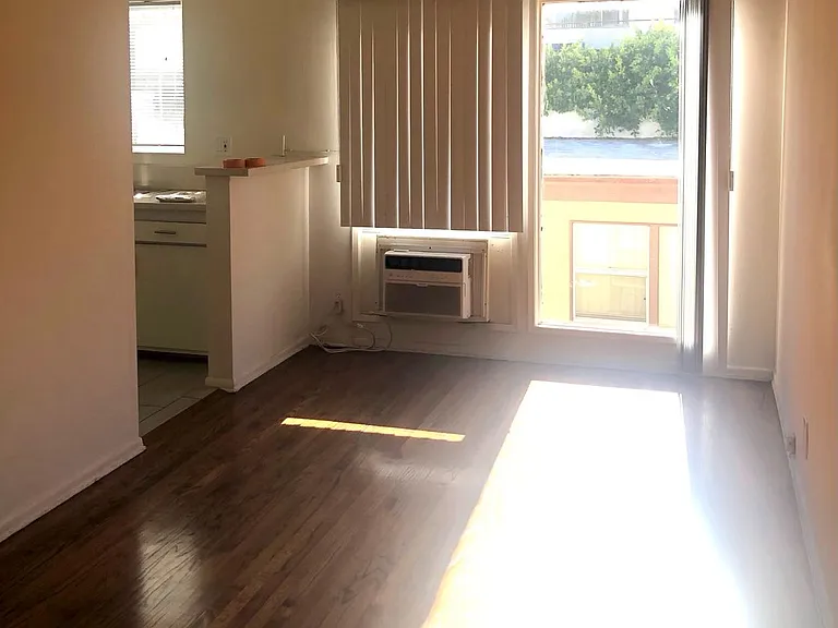 1224 N Crescent Heights Blvd — Photo 15