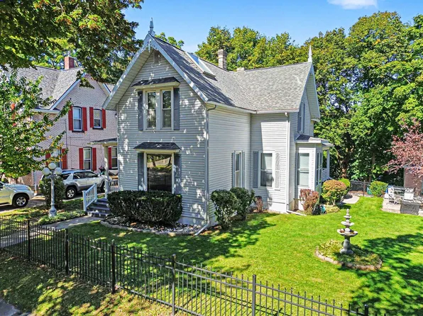 476 4th St, Manistee, MI 49660