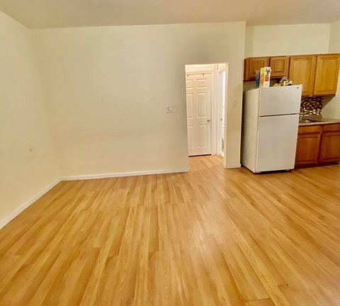 4th image of 31-49 33rd St