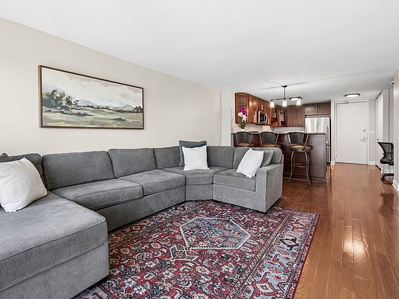 5th image of 2020 N Lincoln Park W APT 24K