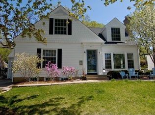 4713 Meadow Rd, Edina, MN 55424