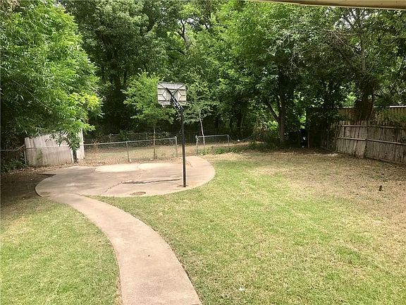 4th image of 1819 E Ledbetter Dr