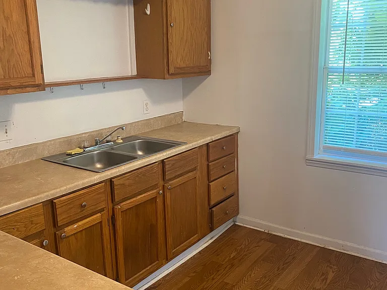 312 N Royal St #B — Photo 3