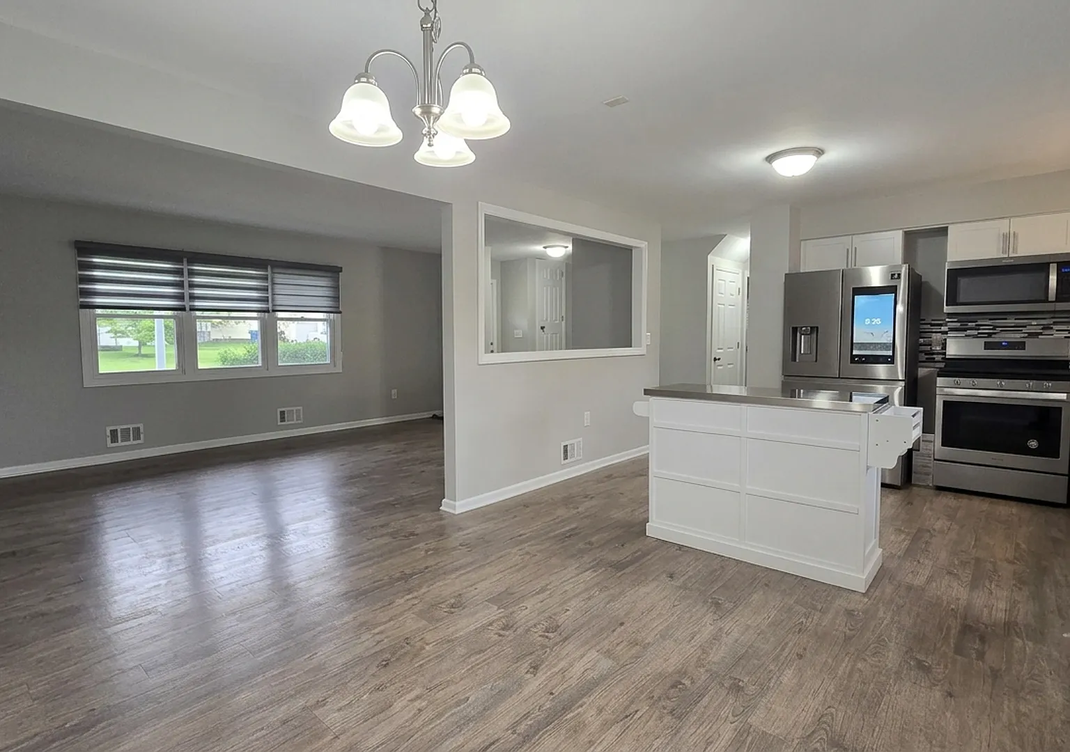Welcome to this 4 bedroom 2 Bull Bathroom home with a Garage — Photo 4