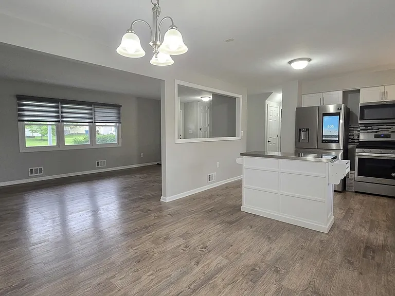 1032 Valley Stream Rd — Photo 4