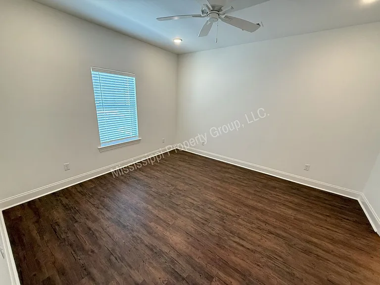 616 Cottage Grove Cir — Photo 12