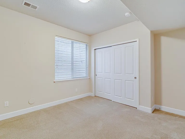 3230 Spruce St — Photo 28