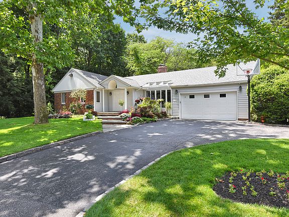 4th image of 14 Maplewood Ln