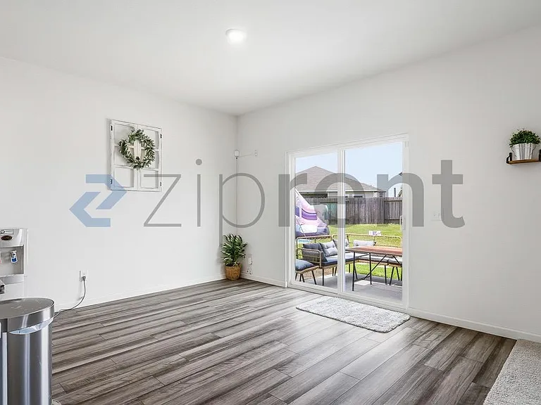 1021 Pin Cherry Ln — Photo 12