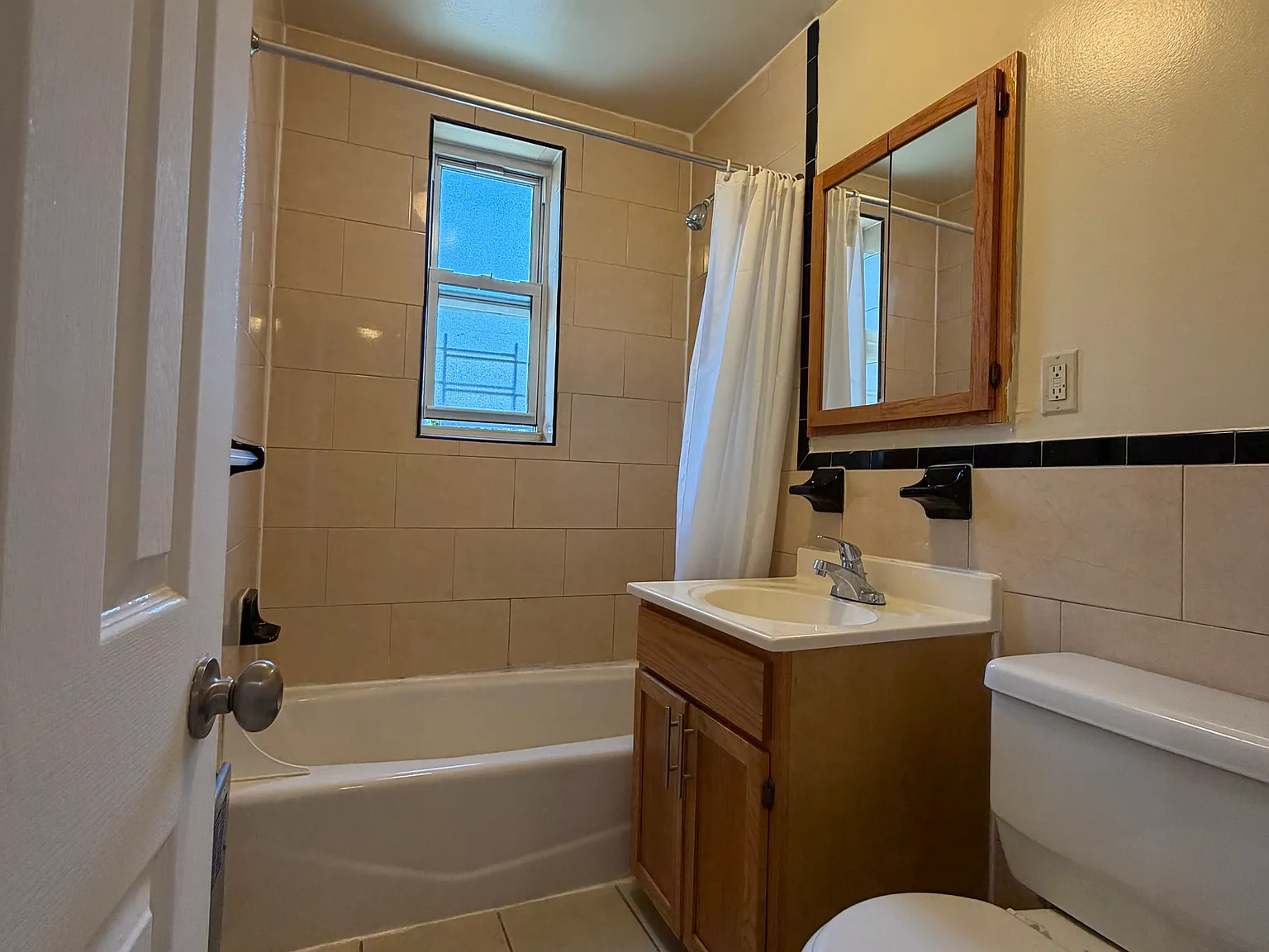Studio, 485 sqft, $1,875 — Photo 3