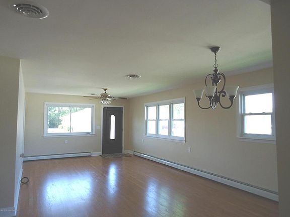 5th image of 32 Saint David Dr