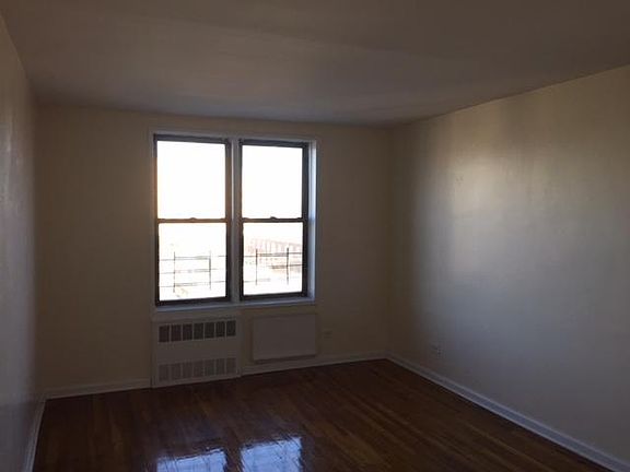 3rd image of 1625 Rockaway Pkwy APT 7Z