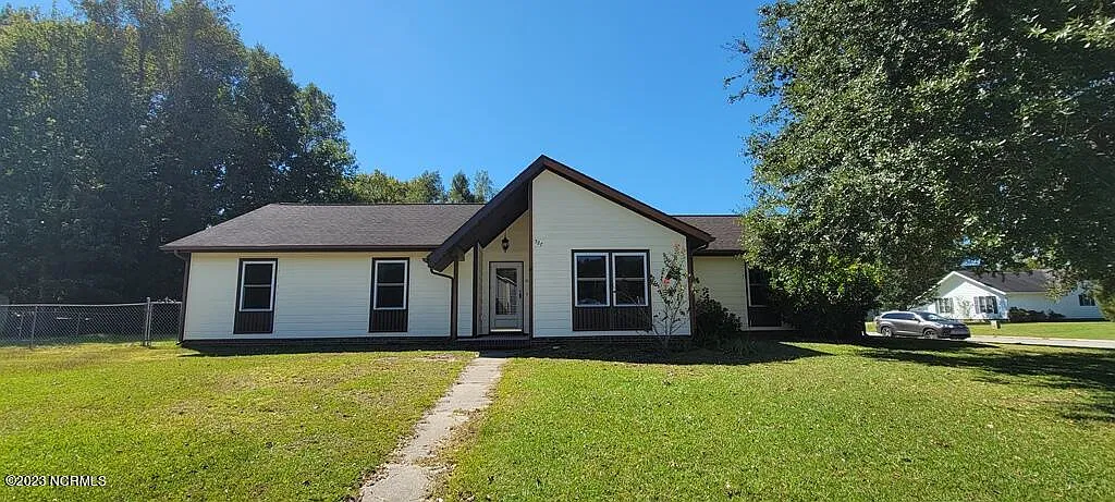 3 bed, 2.0 bath, 1340 sqft, $1,495 — Photo 1