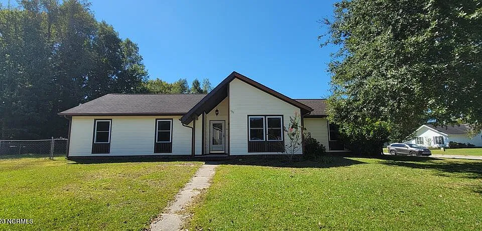 527 Raintree Cir