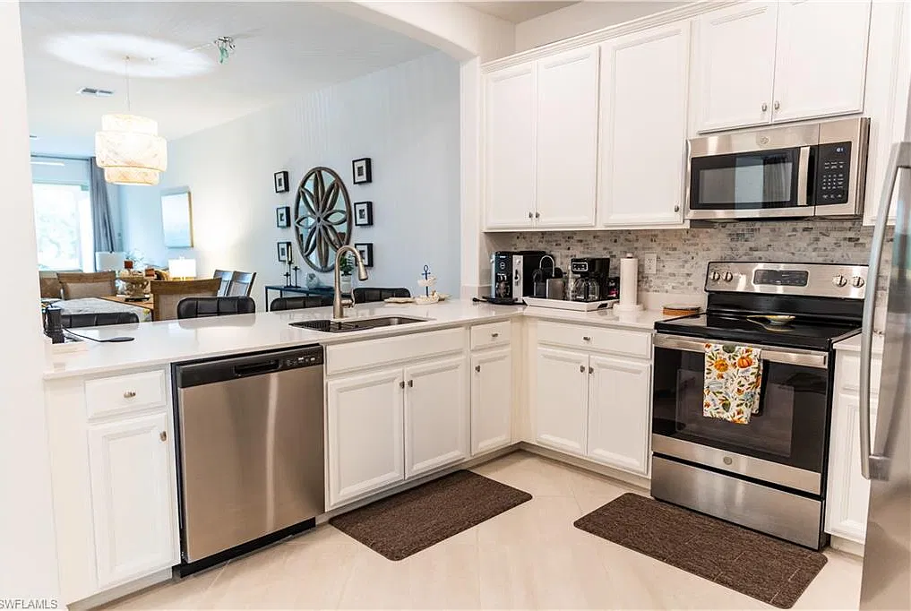 3 bed, 2.0 bath, 1389 sqft, $4,000 — Photo 3
