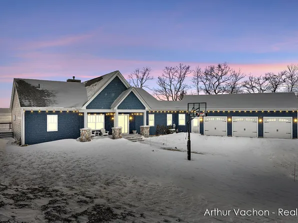 9017 S Catalpa Ave, Newaygo, MI 49337