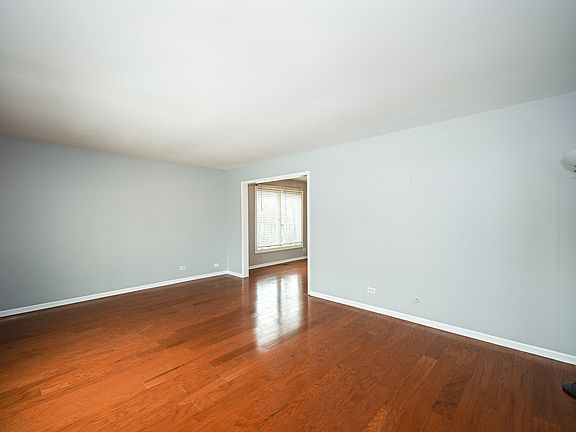 5th image of 1920 Flagstaff Ln