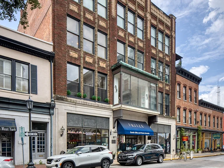 11 W York St — Photo 15