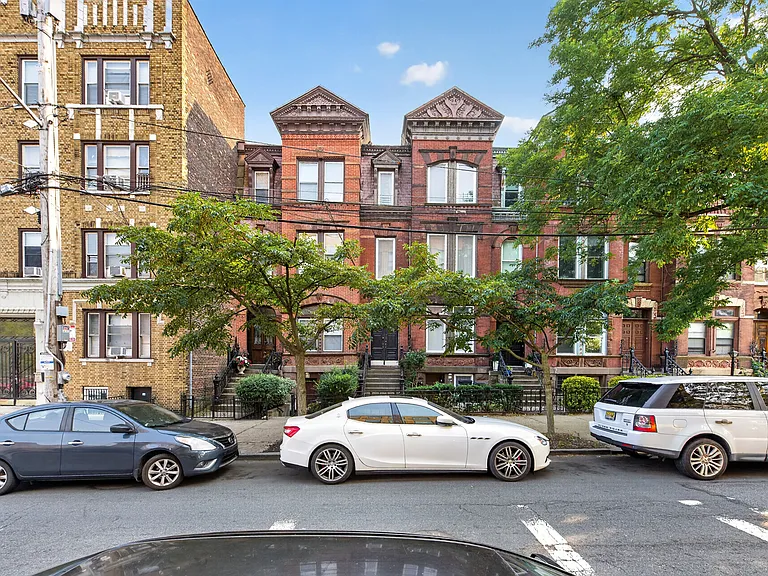 13 Bentley Ave #2 — Photo 33
