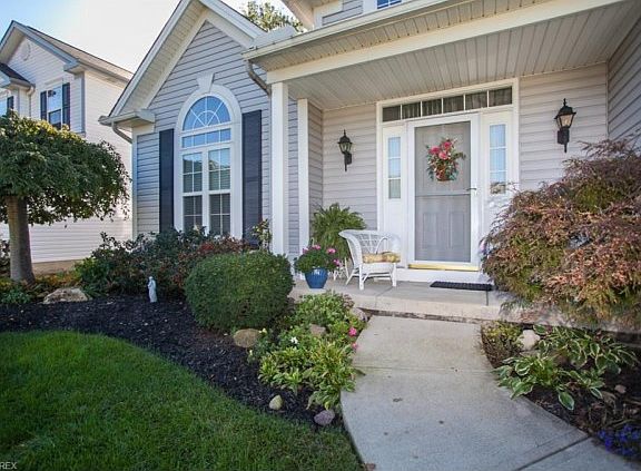 3rd image of 23265 Woodview Dr